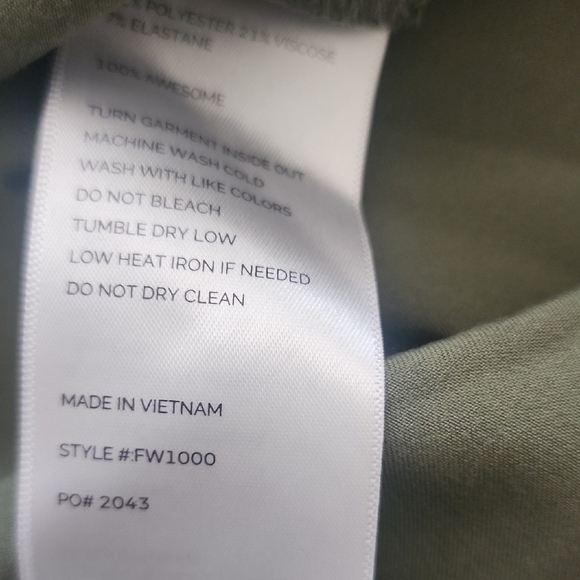 FIGS Catarina 1 Pocket Olive Green V-Neck Scrub Top - Picture 2 of 2